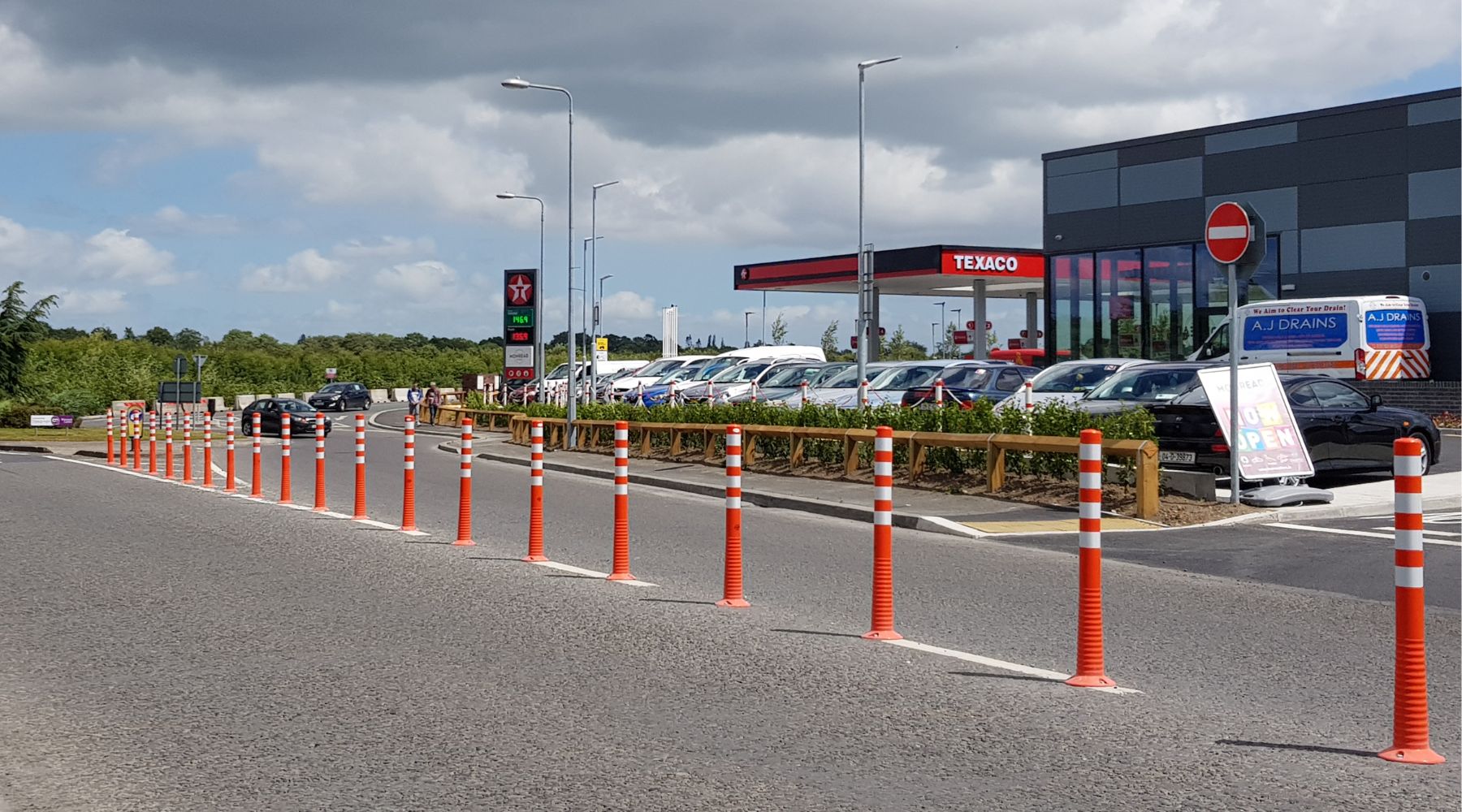 Streamlining Traffic Flow with Flexible Bollards