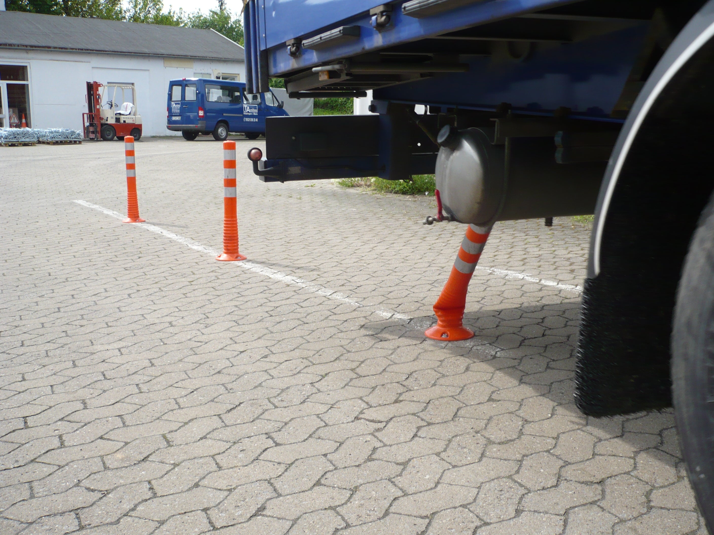 Flexbrite™ Flexible Bollard 750mm (Orange/White)