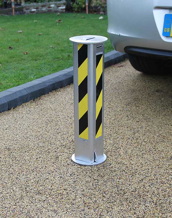 BudgetBollard Anti Ram-Raid Retractable Security Post