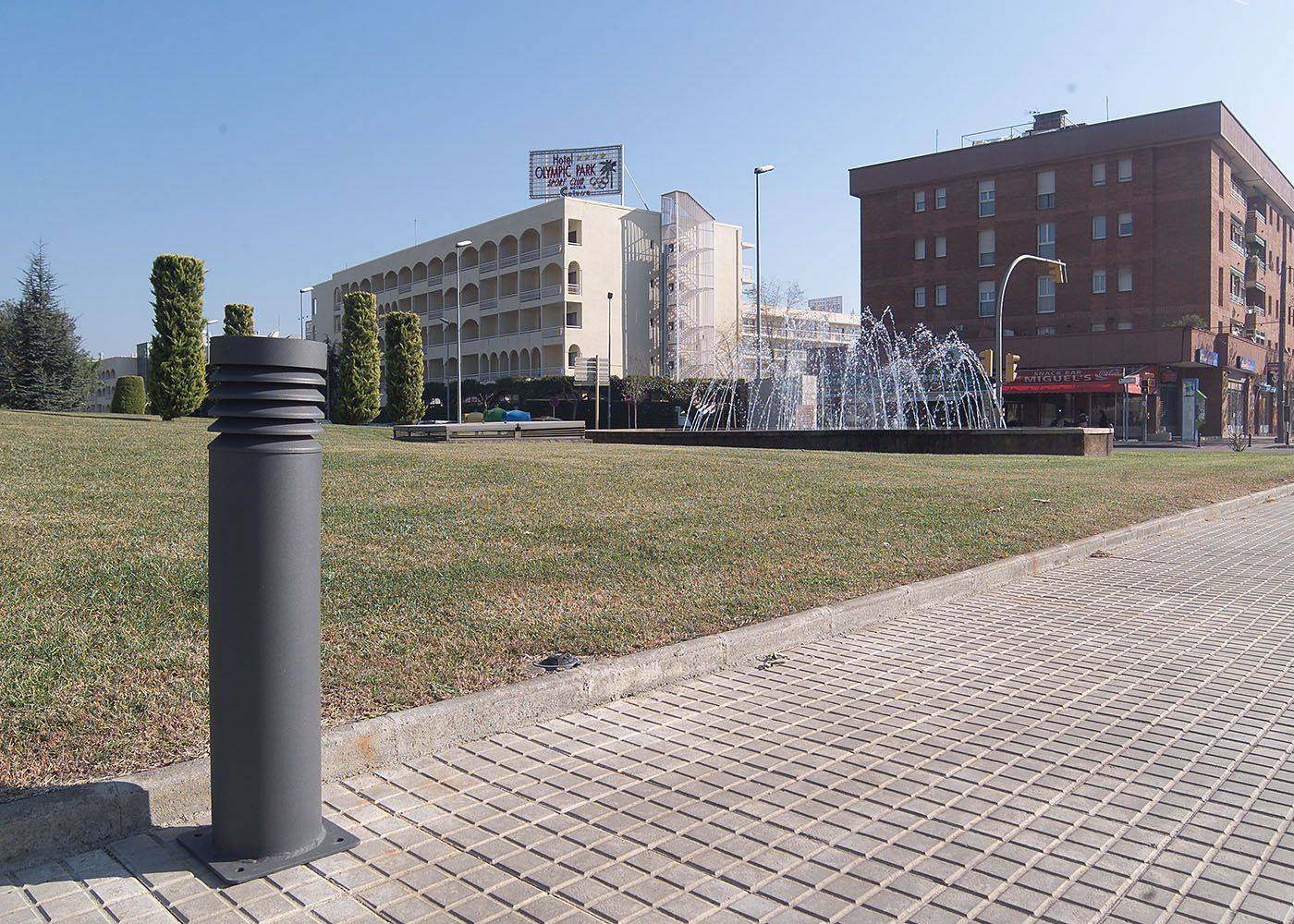 Benito Ona Lighting Bollard