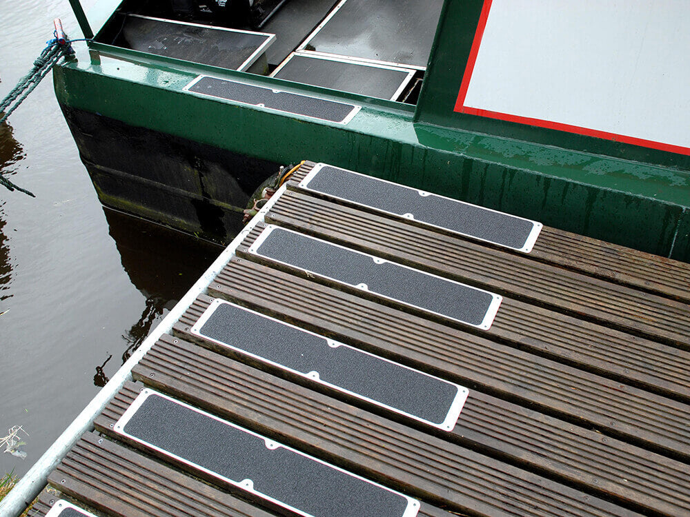 Bolt Down Anti Slip Aluminium Plates - Flat