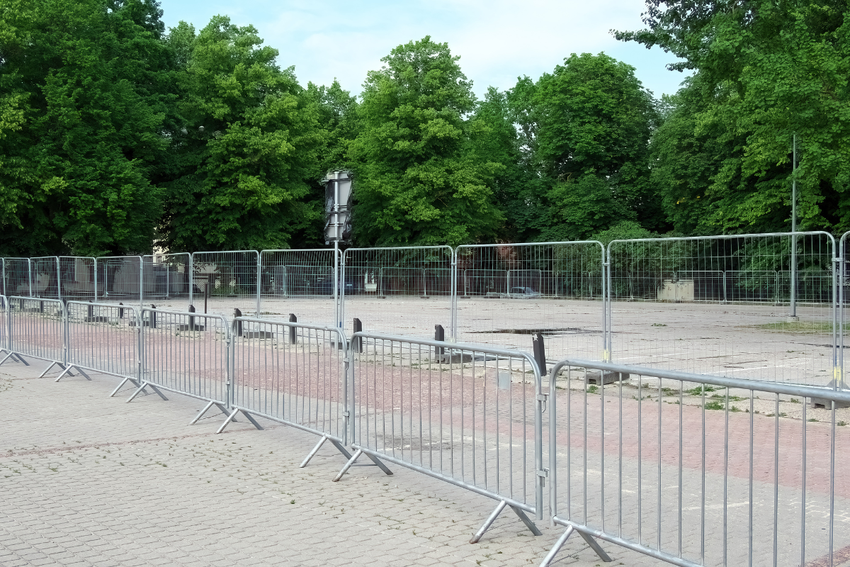 crowd control fencing