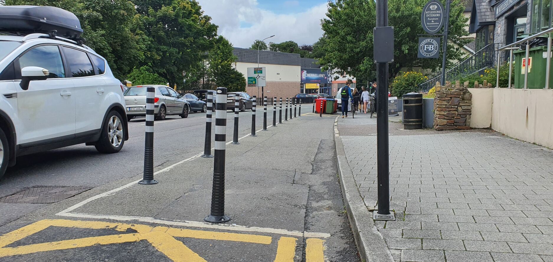 FlexBrite™ Flexible Bollard 1000mm (Black/White)