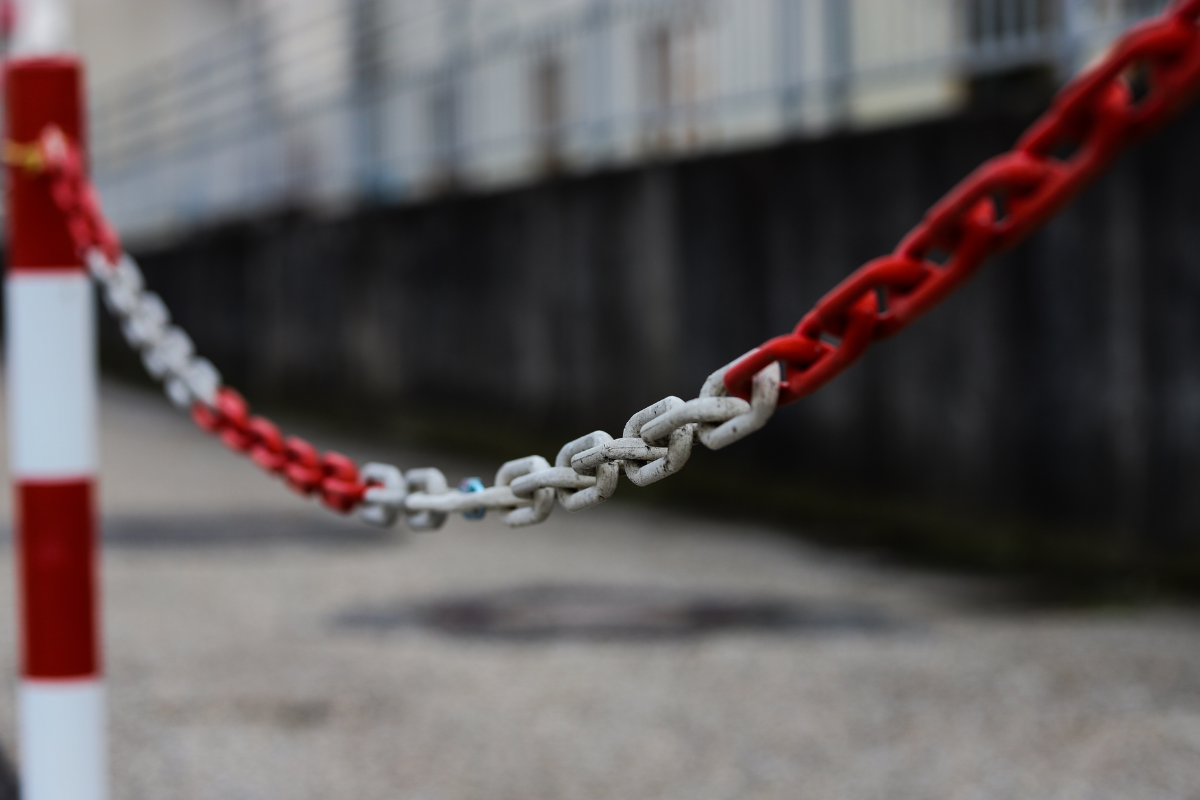 plastic barrier chain