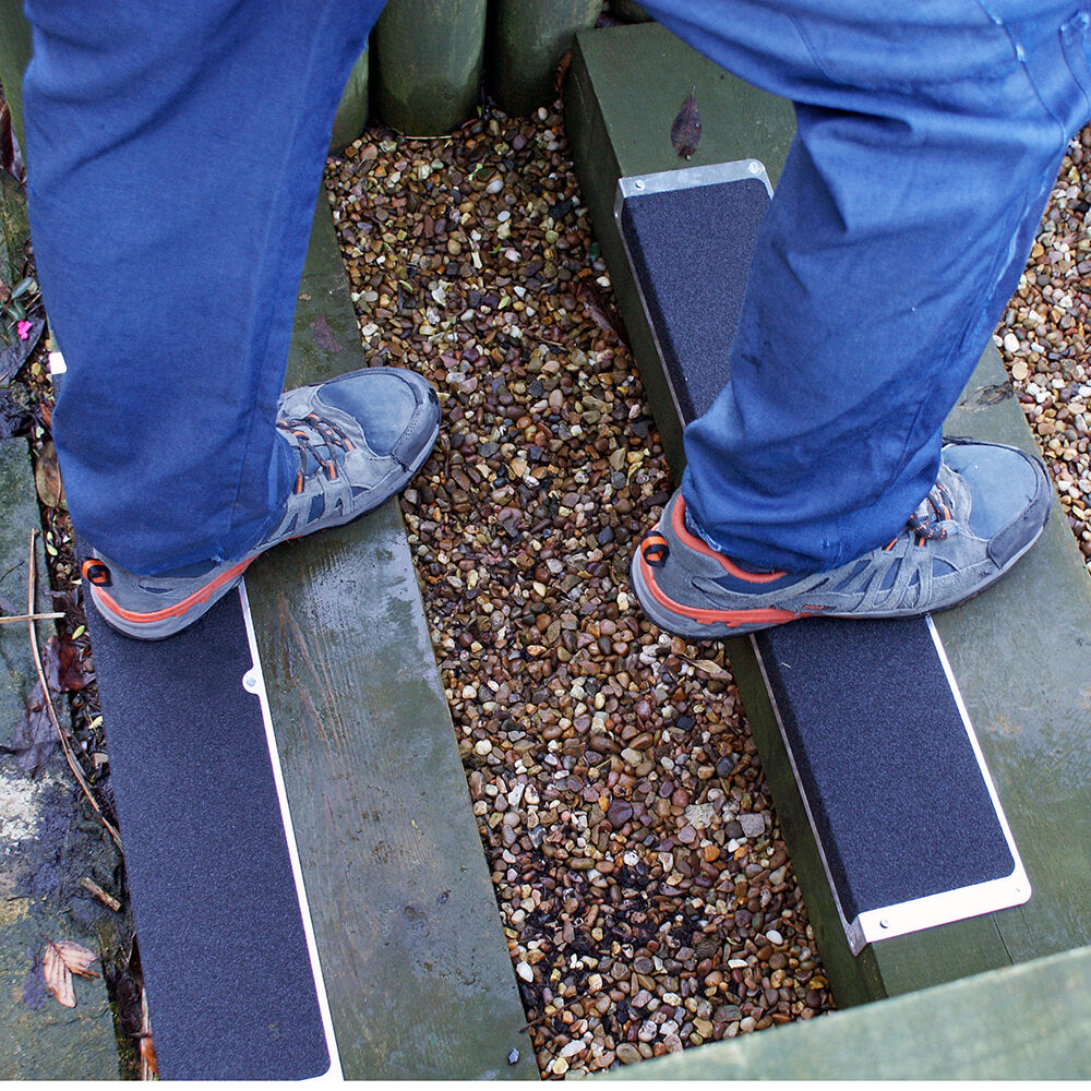 Bolt Down Anti Slip Aluminium Plate - L-Shaped
