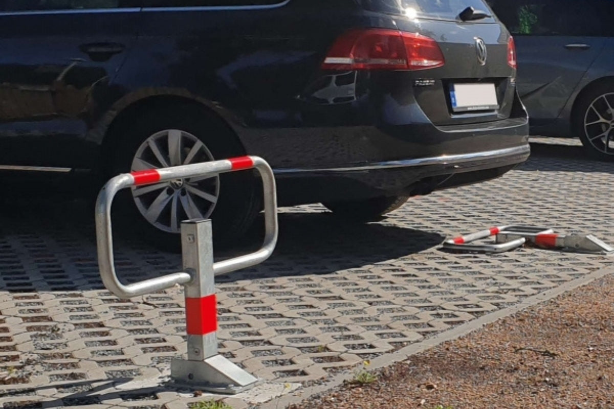 fold down parking posts