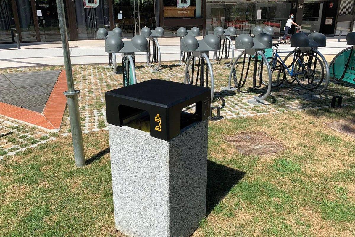 outdoor street furniture